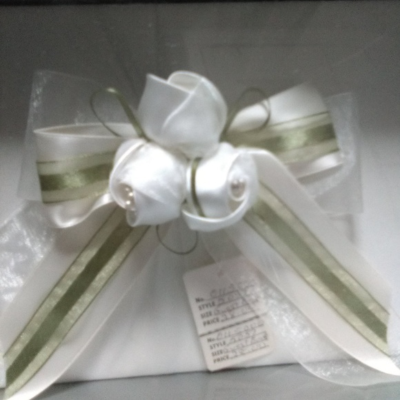 WEDDING ACCESSORIES - Picture 3 of 7